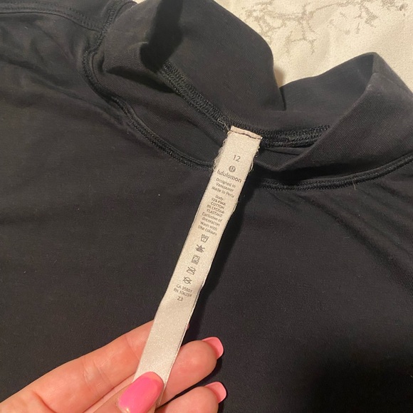 Lululemon Kitsilano Mock Neck Tee - Picture 5 of 6